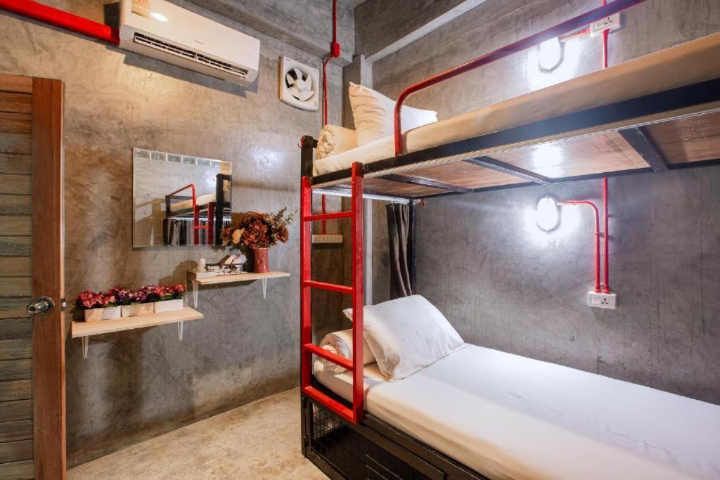 Sleeper Hostel Ao Nang Exteriör bild